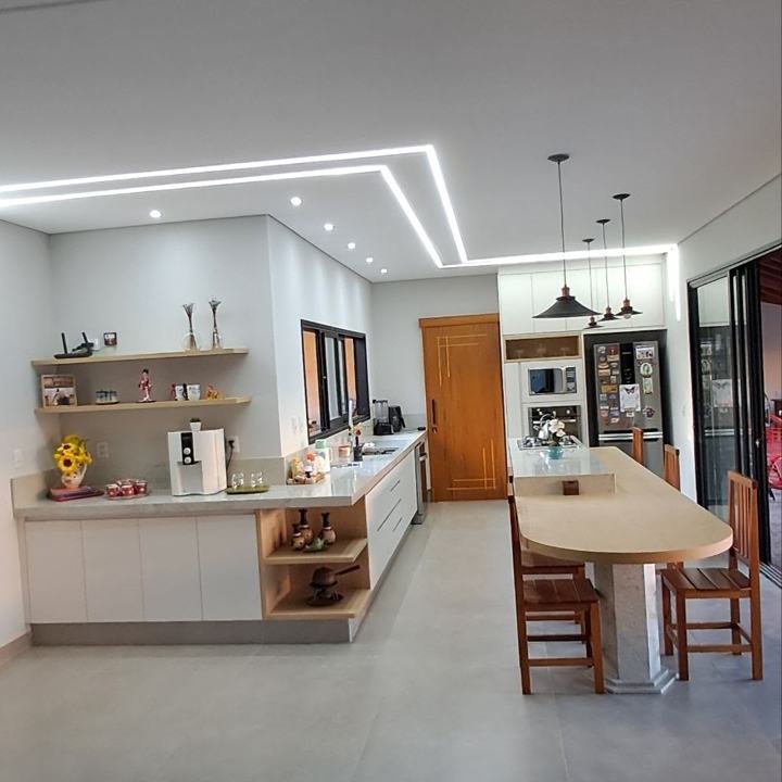 Cozinha com ilha central
